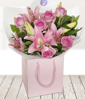 Soft pink Rose and Lily Classic